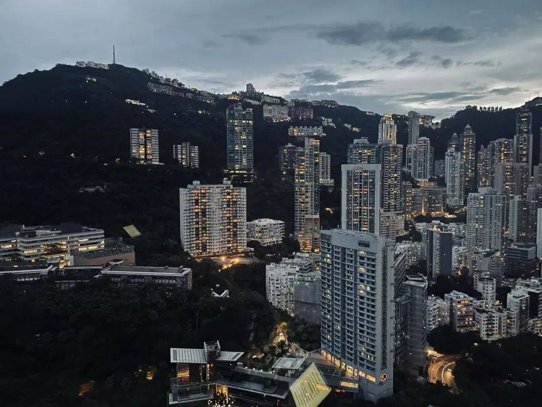 许家印香港豪宅疑似违建5000尺