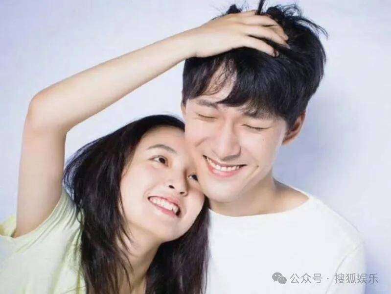 离婚三年又被拍到亲密逛超市<strong></p>
<p>抓原油</strong>，他俩这是纯带娃还是真复合了？