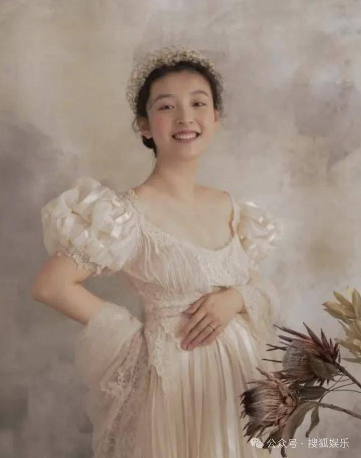 离婚三年又被拍到亲密逛超市<strong></p>
<p>抓原油</strong>，他俩这是纯带娃还是真复合了？