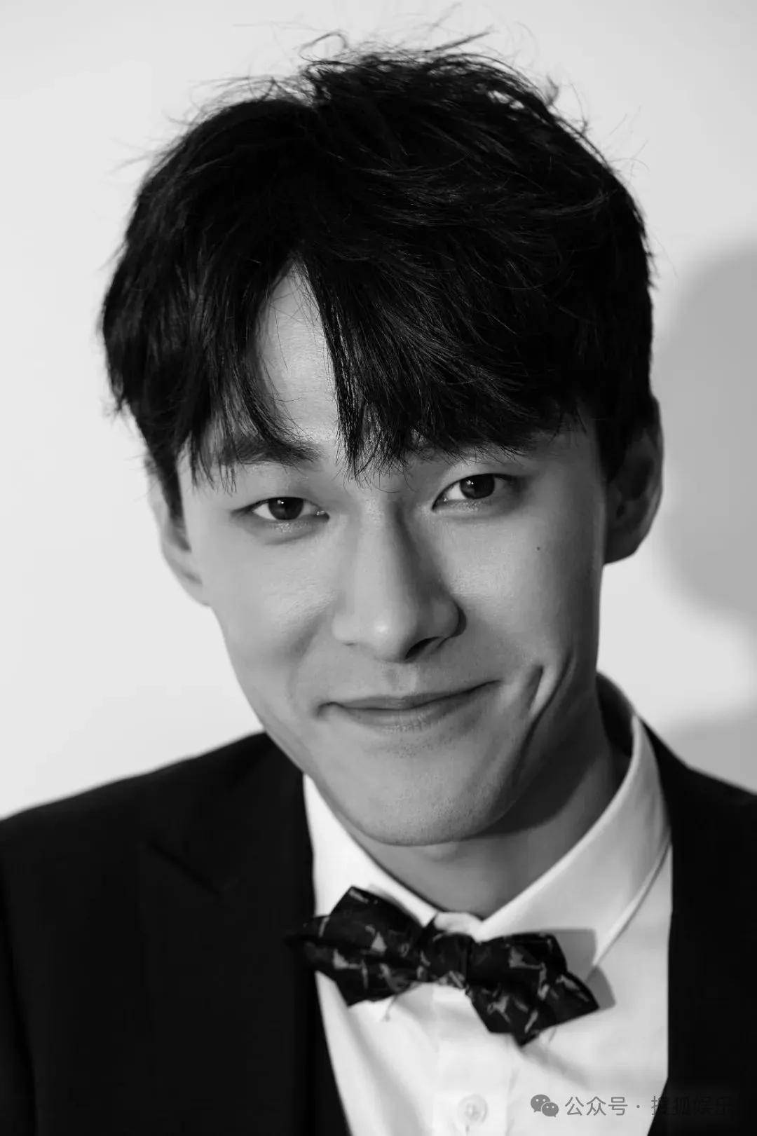 离婚三年又被拍到亲密逛超市<strong></p>
<p>抓原油</strong>，他俩这是纯带娃还是真复合了？