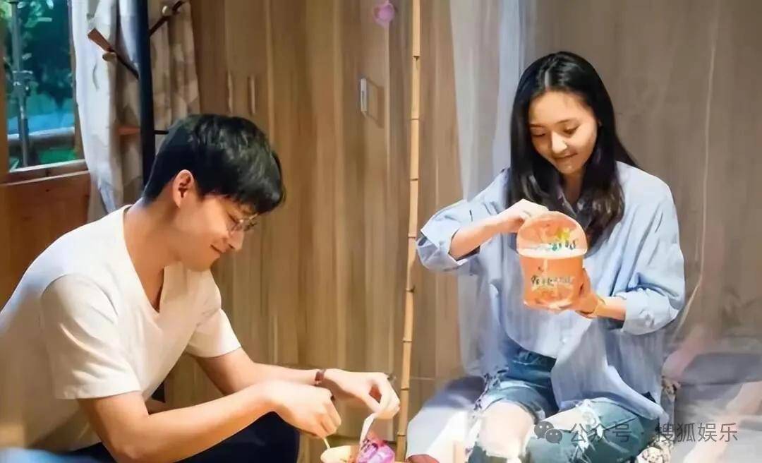 离婚三年又被拍到亲密逛超市<strong></p>
<p>抓原油</strong>，他俩这是纯带娃还是真复合了？