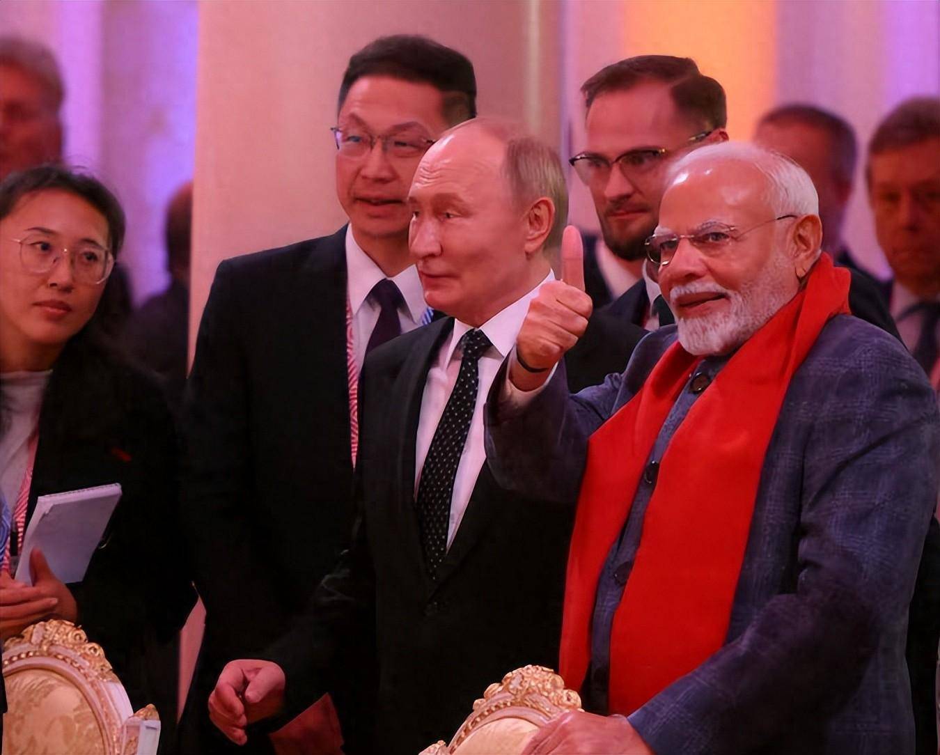 被美国羞辱后<strong></p>
<p>原油波</strong>,莫迪一夜间变了个人,确认访华行程,只待2天不出席九三阅兵!