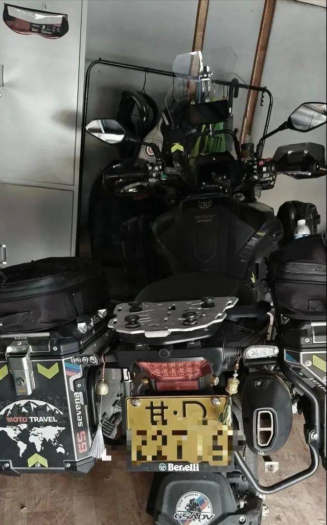 奔驰逆行逼停后续<strong></p>
<p>原油波</strong>，骑手先认怂，放弃索赔怕闹大，网友评论区炸锅