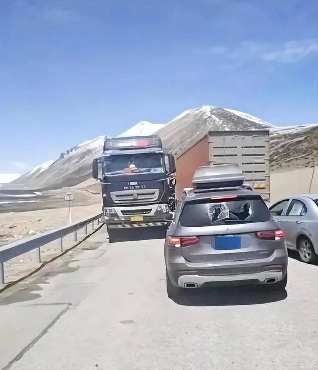 奔驰逆行逼停后续<strong></p>
<p>原油波</strong>，骑手先认怂，放弃索赔怕闹大，网友评论区炸锅