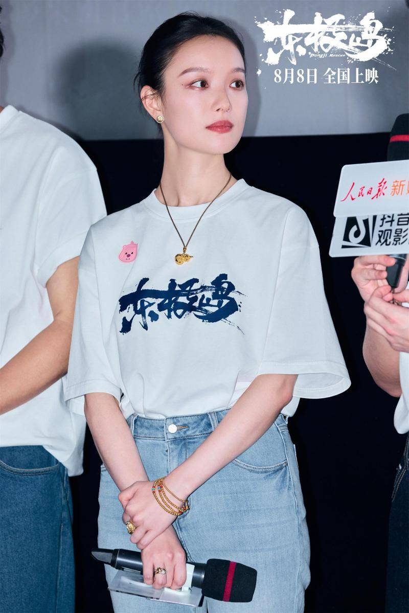 《东极岛》首映 “篡改历史比遗忘更可怕”