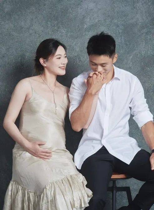 短跑名将谢震业凌晨官宣喜讯<strong></p>
<p>原油波</strong>!