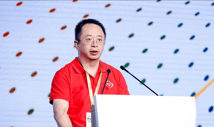 对话周鸿祎：智能体是赛博牛马，但All In智能体不一定是要裁人