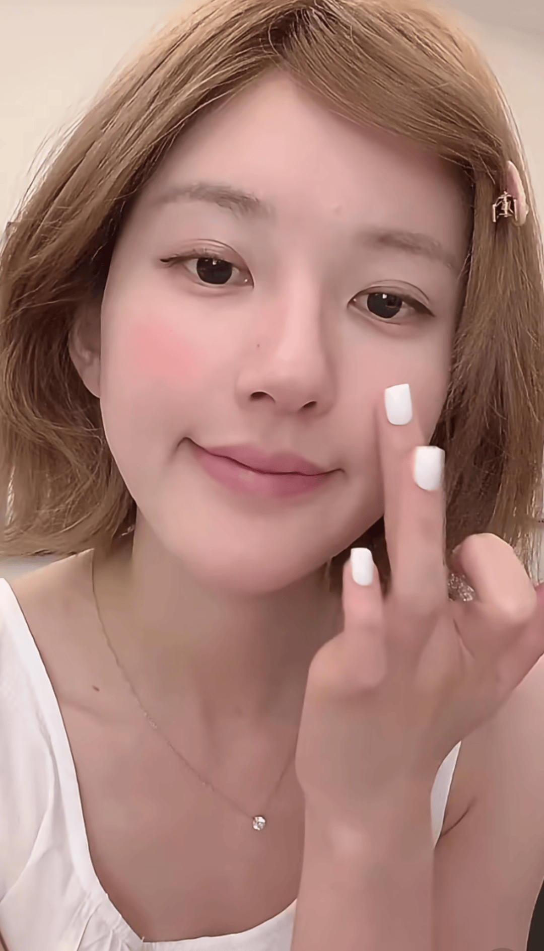 怒撕经纪公司后赵露思开启直播<strong></p>
<p>原油波</strong>，同款花卷、包包都卖爆