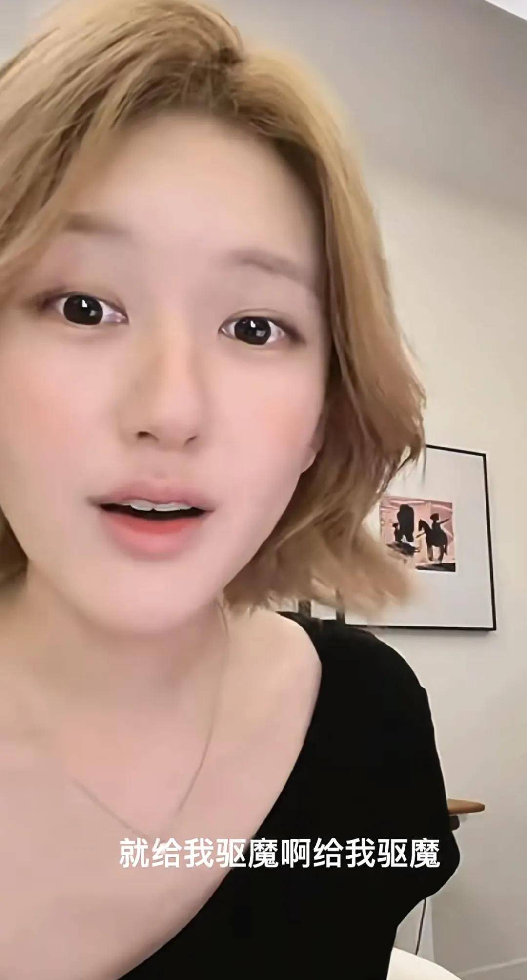 怒撕经纪公司后赵露思开启直播<strong></p>
<p>原油波</strong>，同款花卷、包包都卖爆