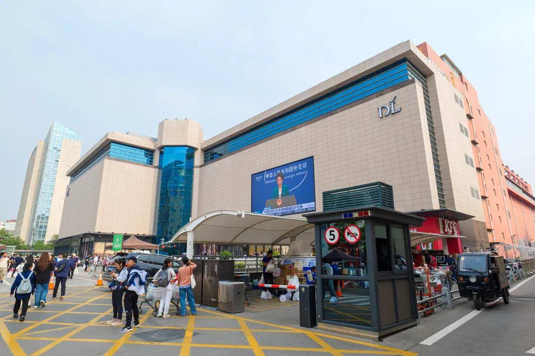 一瓶200元<strong></p>
<p>原油波</strong>，黄牛涌入胖东来抢酒