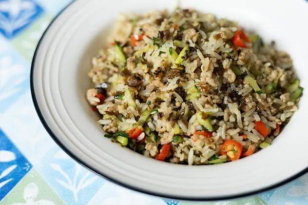 别太省！很多癌症是“省”出来的<strong></p>
<p>原油波</strong>，这些家中常用物品该扔还得扔