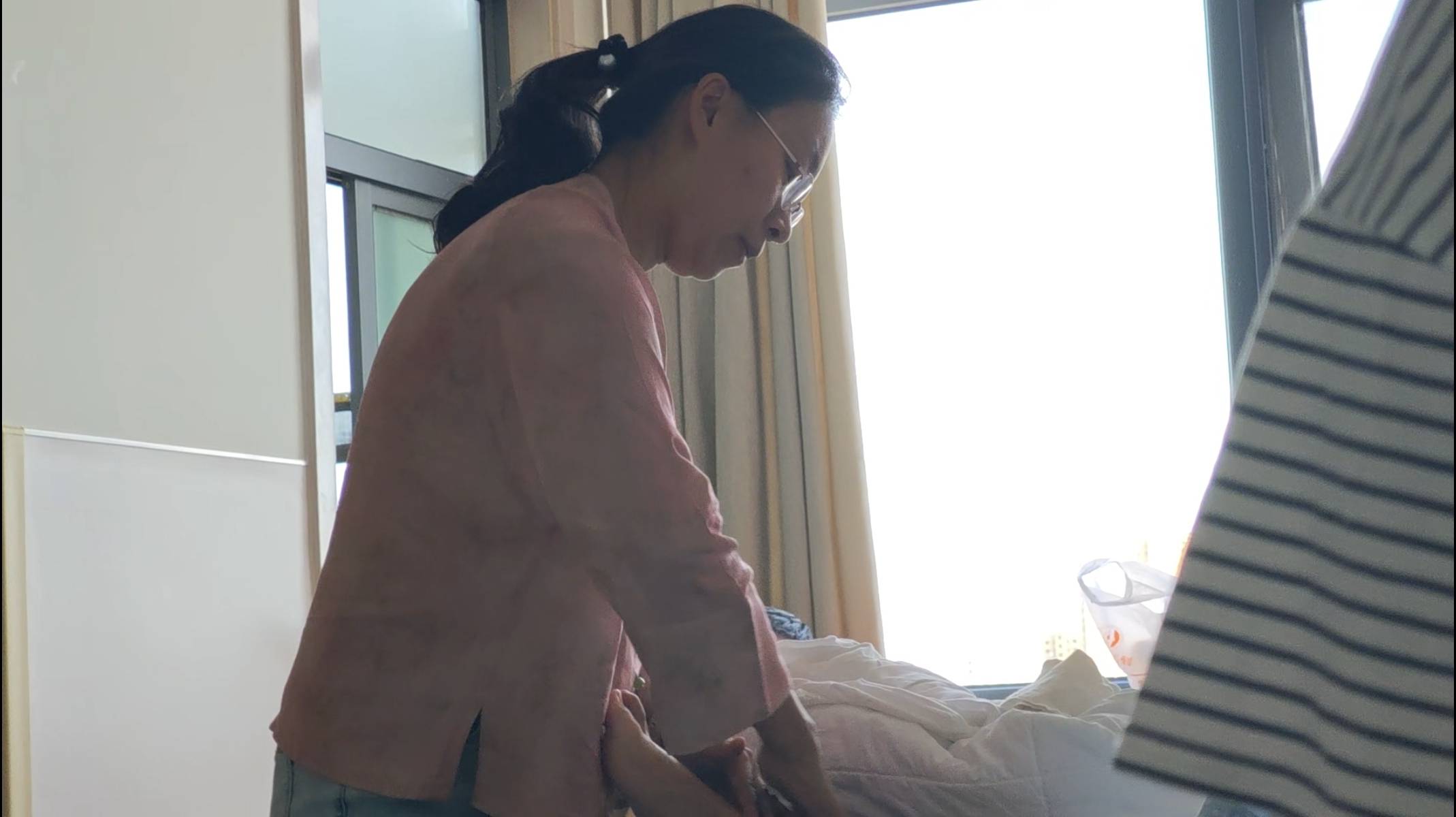 港大女博士放弃985回甘肃<strong></p>
<p>原油波</strong>,研究县城“失败者”