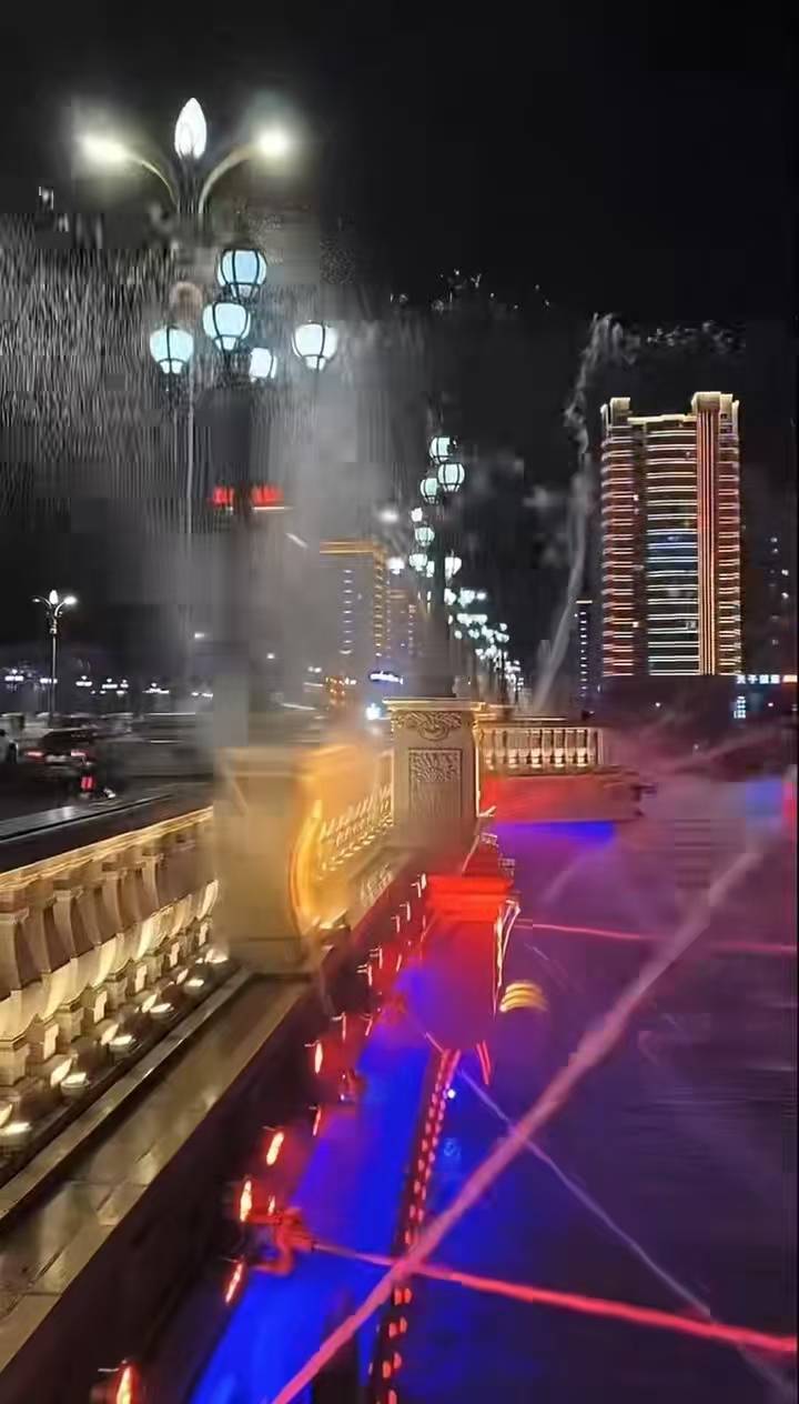 “路过的都没放过!”吉林延吉一喷泉转向喷向人行道<strong></p>
<p>原油波</strong>,当地:已恢复,是程序设定问题