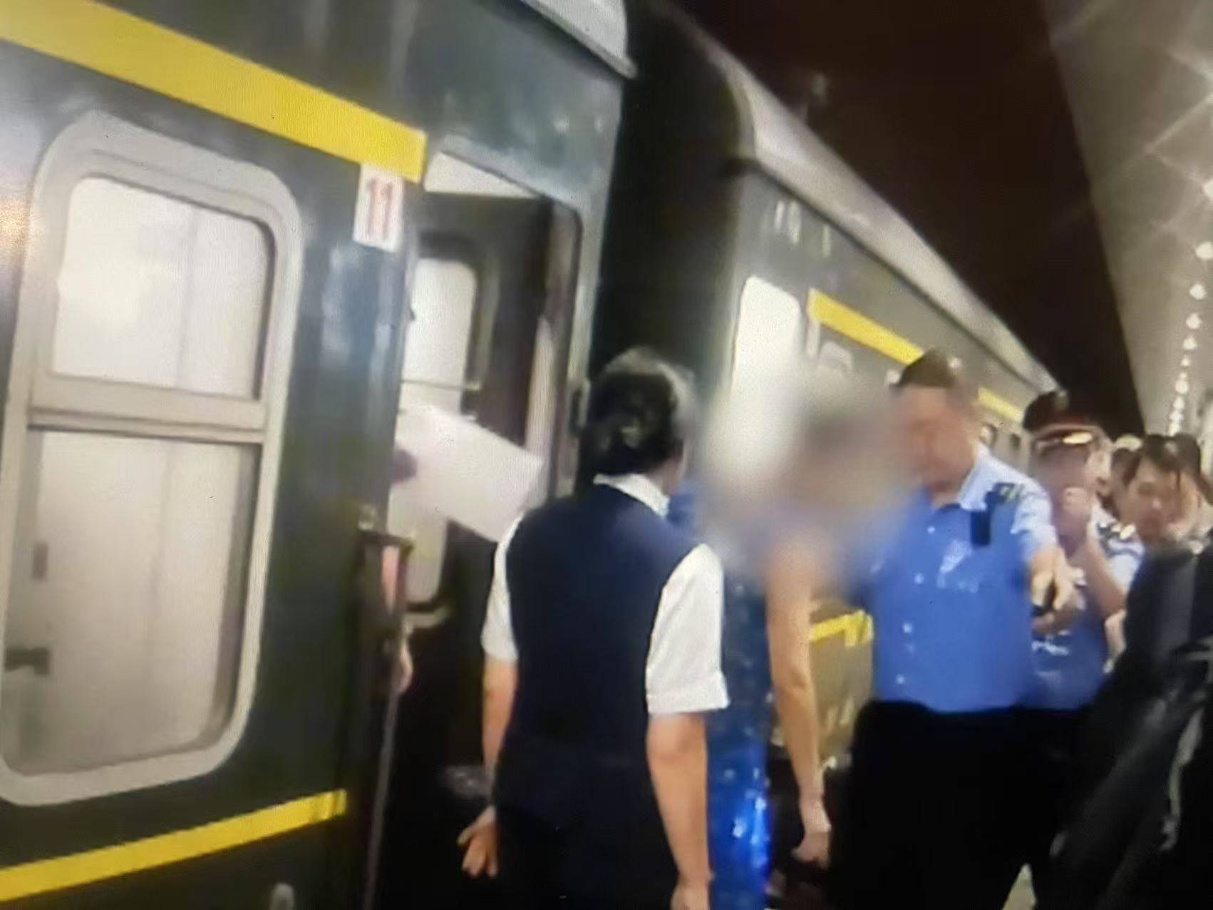 女子火车上“霸座”不听劝<strong></p>
<p>今天原油走势</strong>，抵达北京后行政拘留7天！