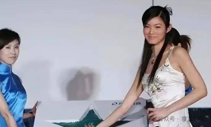 从爆红到突然消失好几年<strong></p>
<p>今天原油走势</strong>,再出现已经胖到大家不敢认了?