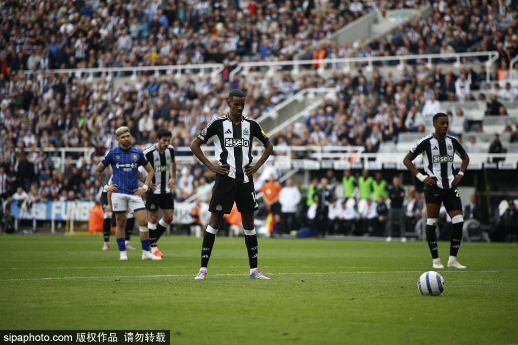 豪购停不下来<strong></p>
<p>今天原油走势</strong>,曼联这是要起飞?!