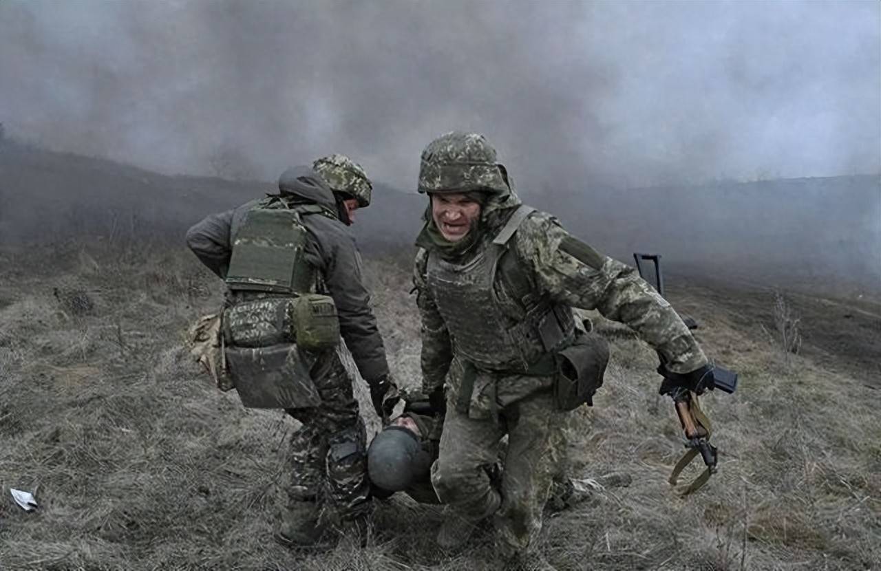 决战打响<strong></p>
<p>今天原油走势</strong>,乌克兰被爆逃兵40万,泽连斯基豪赌失败,大结局来了?