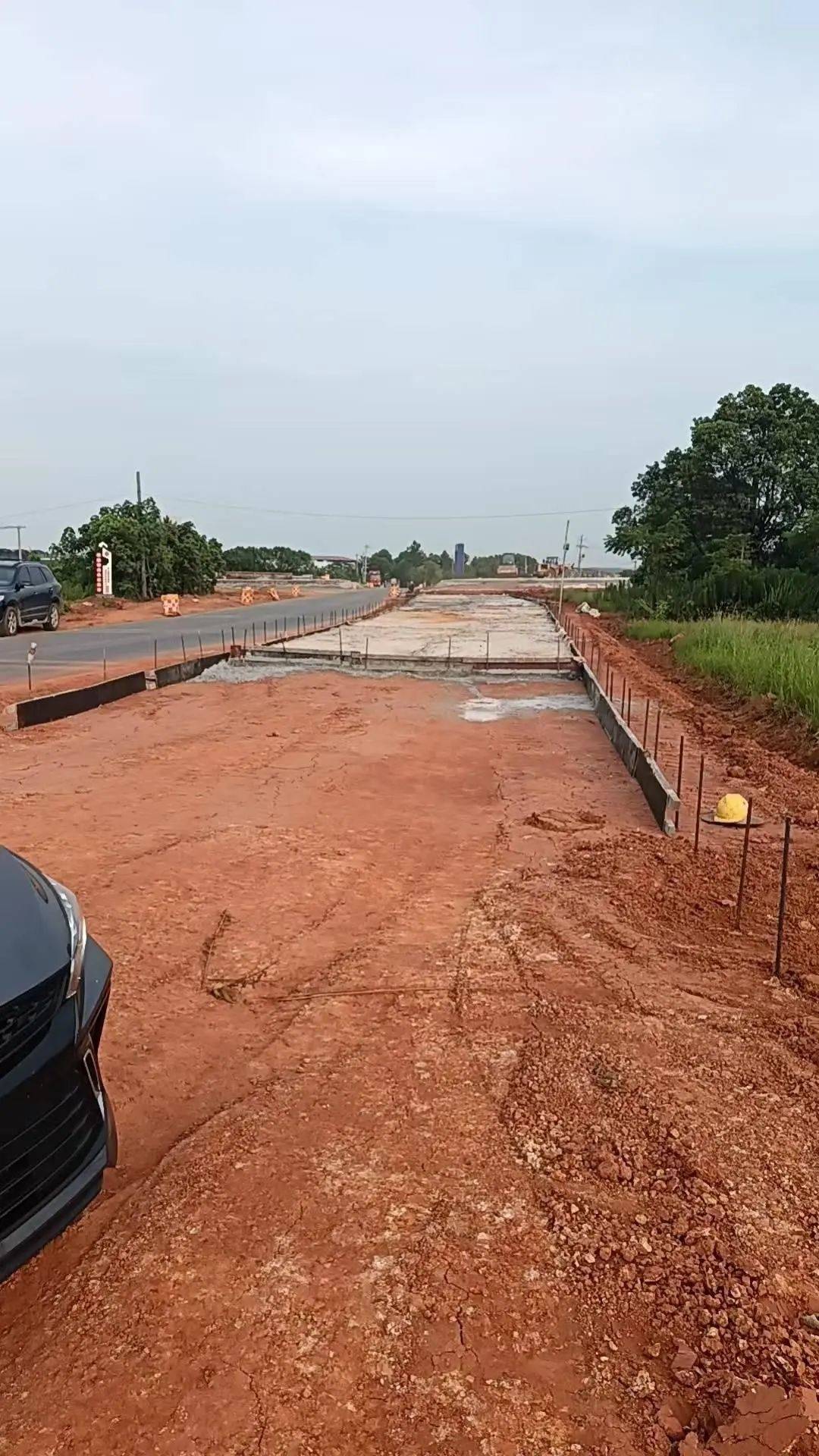 54岁农民工在工地附近如厕被气枪击杀<strong></p>
<p>今天原油走势</strong>,肇事者自首,用工单位愿补偿25万,家属发声