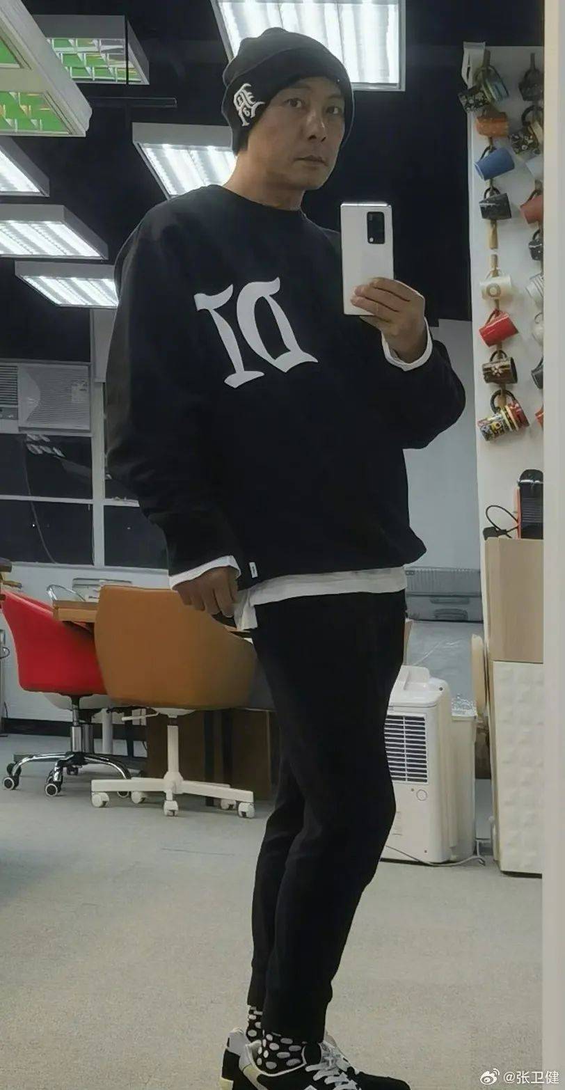 60岁张卫健在演唱会上掏出老年卡<strong></p>
<p>太原油墨厂</strong>,求大家别欺负老人家