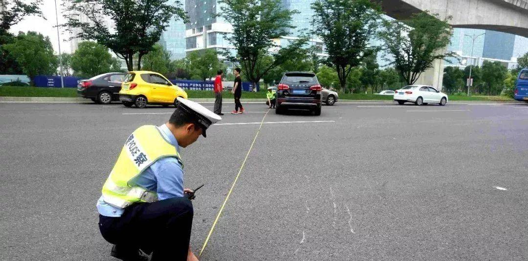 “刚走出去不到一分钟就出事”<strong></p>
<p>太原油墨厂</strong>,一家五口1死4伤!家属最新发声