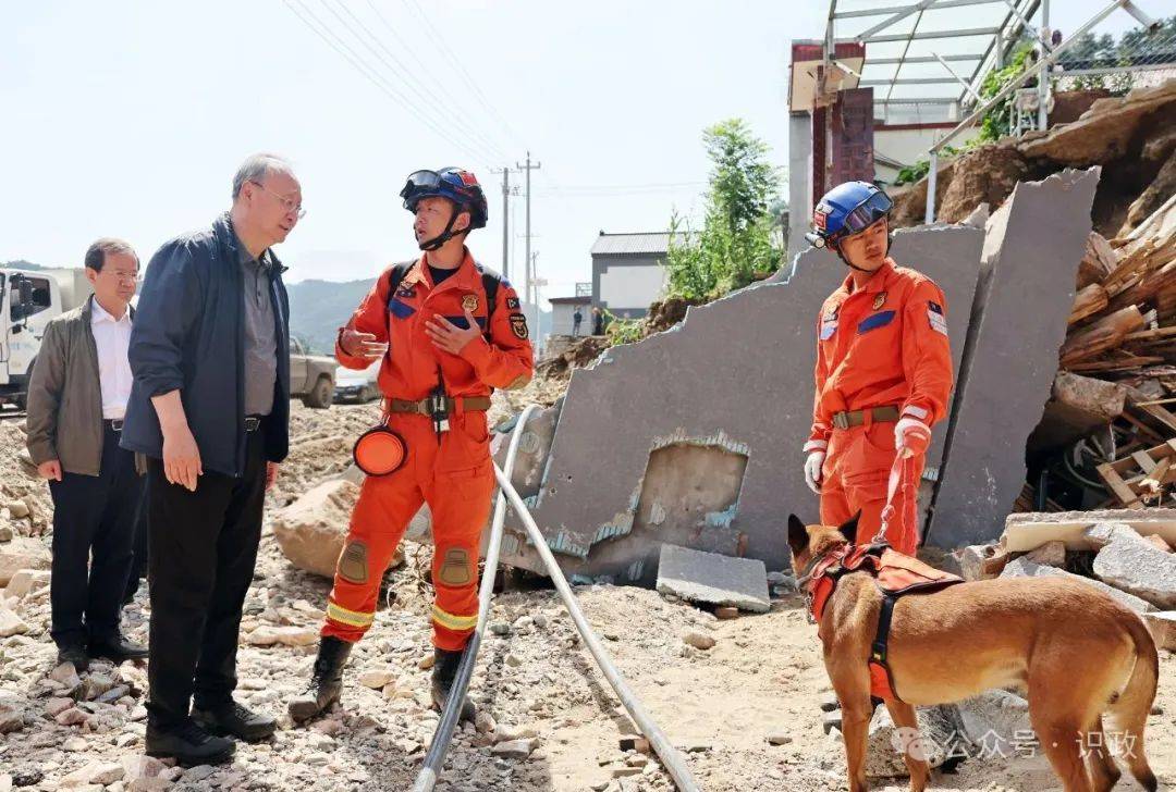 北京市委书记尹力、市长殷勇到怀柔区检查灾后恢复重建工作<strong></p>
<p>美原油指</strong>,看望慰问尹春燕亲属、受灾群众和抢险救灾一线工作人员