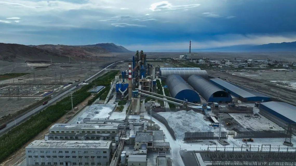 普京乘兴而归<strong></p>
<p>原油股票代码</strong>,专机还没回到本土,平地响起一声惊雷,俄军工厂又被炸成废墟,140人伤亡