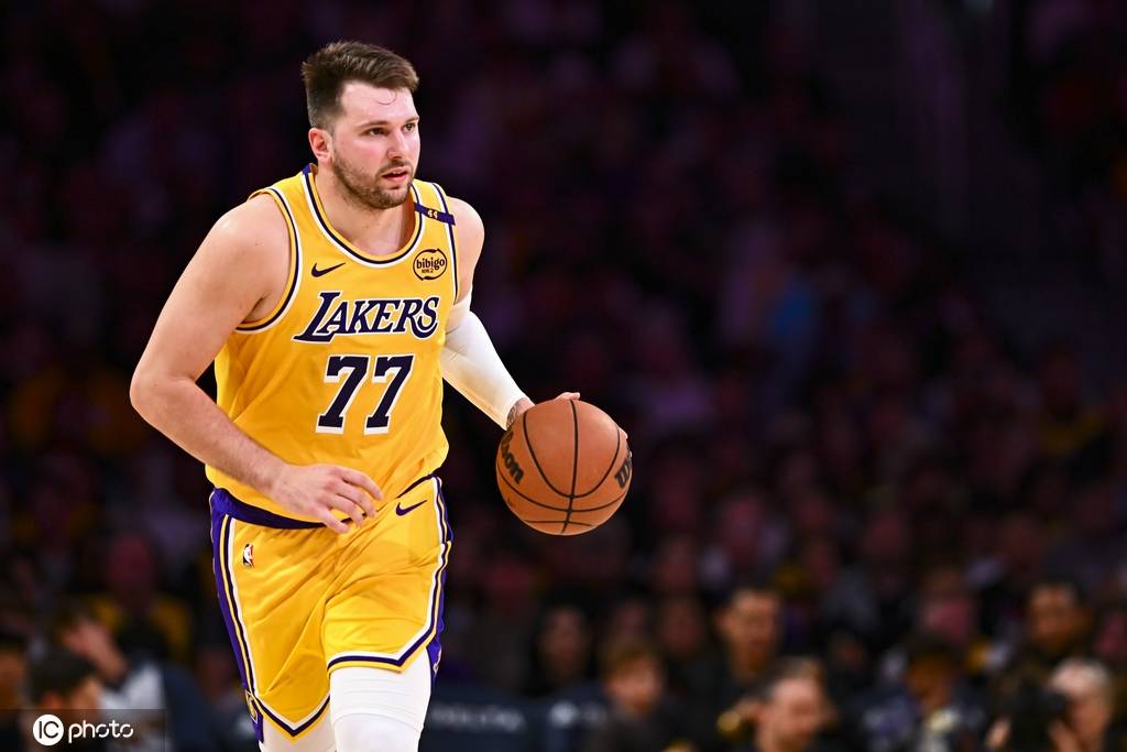 Shams:爆料东契奇交易时手抖得厉害 手机消息炸<strong></p>
<p>原油股票代码</strong>了