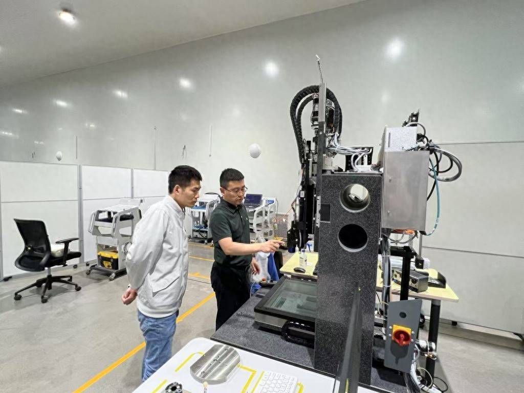 21年<strong></p>
<p>原油股票代码</strong>，从0.9到0.28微米，这位“青岛大工匠”让中国制造登上世界精度最高峰