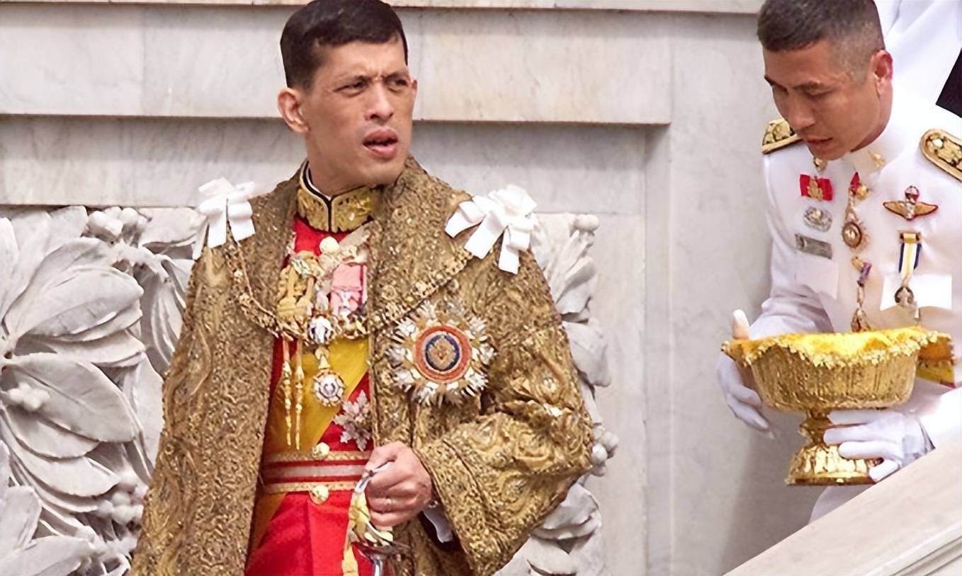 佩通坦重回总理大位已无悬念?泰国王室开后门<strong></p>
<p>原油期货行情实时行情</strong>,泰法院送上贺礼,起诉逮捕洪森父子!