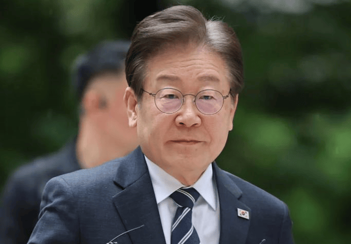 关键时刻!多国一把手将出席九三阅兵<strong></p>
<p>原油期货行情实时行情</strong>,特朗普有特殊安排,李在明派人来访华