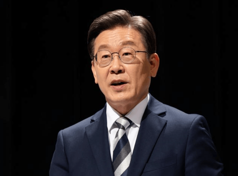 关键时刻!多国一把手将出席九三阅兵<strong></p>
<p>原油期货行情实时行情</strong>,特朗普有特殊安排,李在明派人来访华