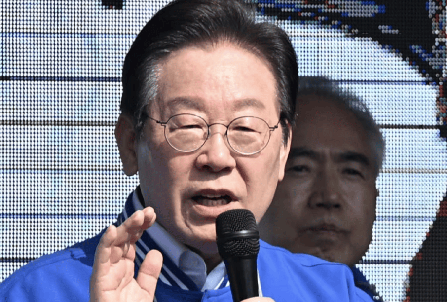 关键时刻!多国一把手将出席九三阅兵<strong></p>
<p>原油期货行情实时行情</strong>,特朗普有特殊安排,李在明派人来访华