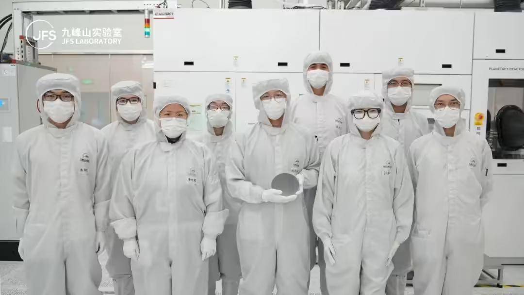 推动国产光芯片成本大降<strong></p>
<p>原油期货行情实时行情</strong>,我国成功开发6英寸InP激光器与探测器外延工艺!