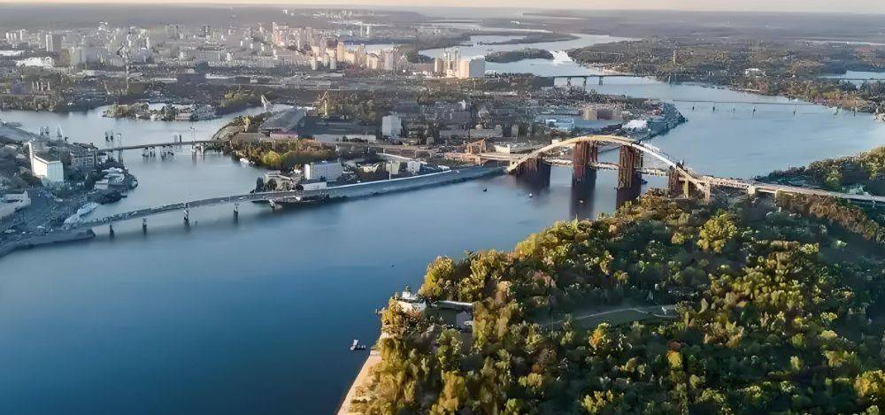 俄空天军轰炸一周<strong></p>
<p>原油期货行情实时行情</strong>，赫尔松大桥岿然不动，丢脸背后的苦涩谁能懂？