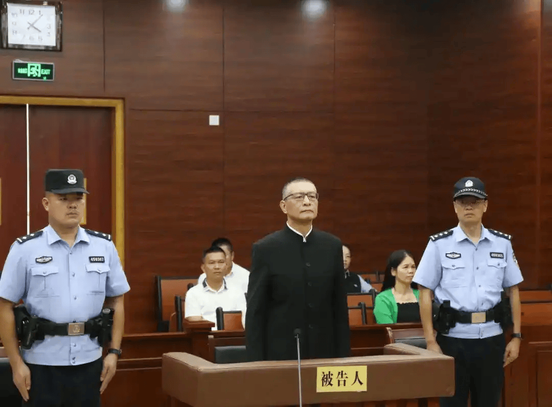 柳州市委书记：违建轻轨透支人民信任<strong></p>
<p>原油期货行情实时行情</strong>，败坏党风政风，教训极其深刻