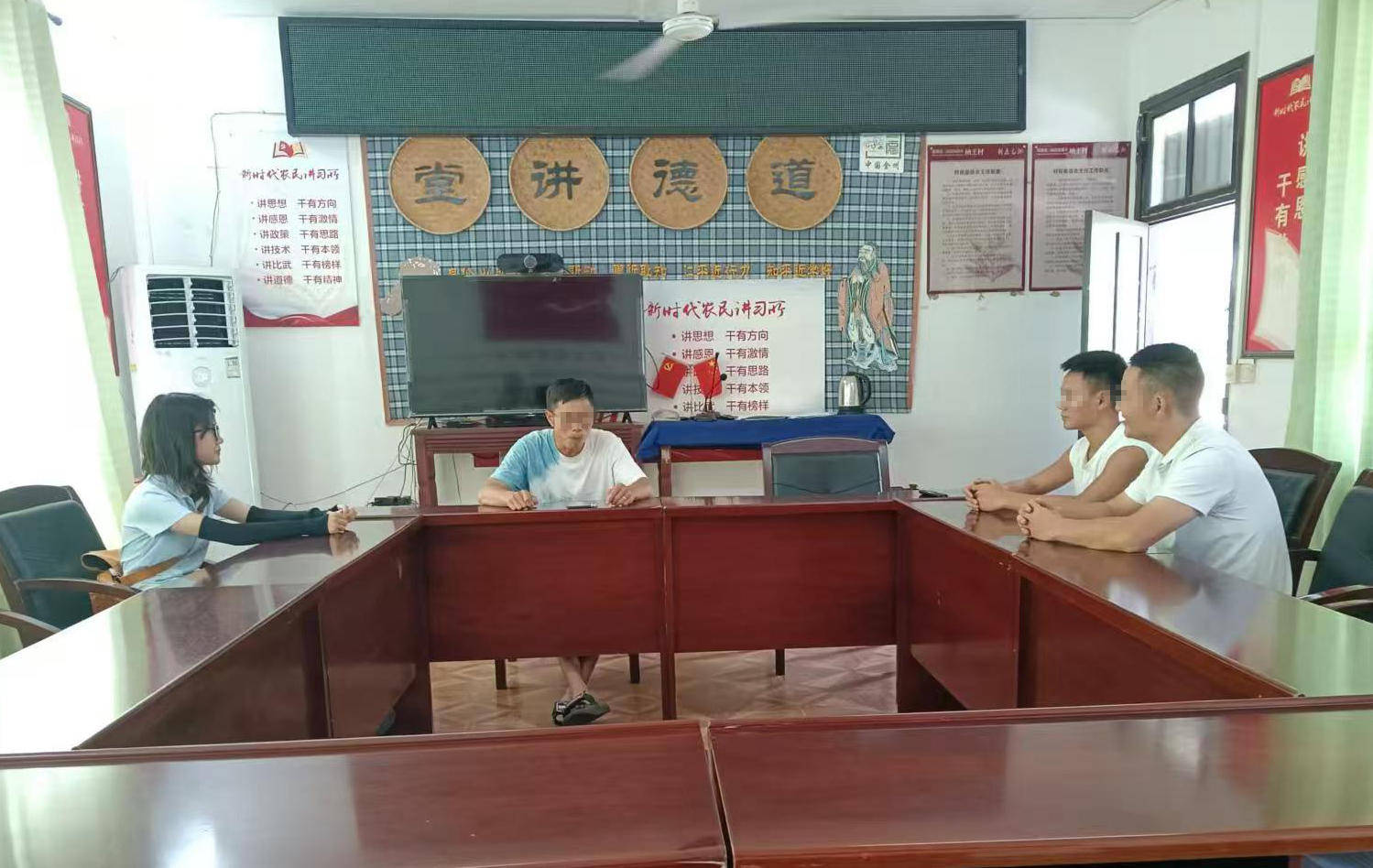 贵州22岁女村支书遇车祸不幸身亡 乡政府工作人员:她上任仅数月<strong></p>
<p>今日原油国际价格</strong>,开展工作后回村路上遇事故