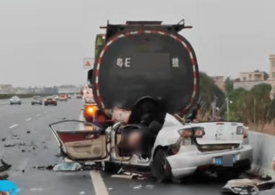 广东4名年轻小伙<strong></p>
<p>今日原油国际价格</strong>，高速上当场死亡！官方披露