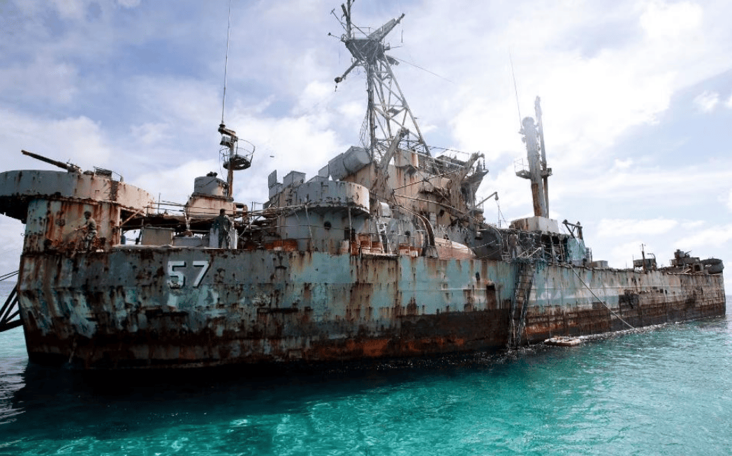 解放军拖船赶到仁爱礁<strong></p>
<p>今日原油国际价格</strong>,离破船还剩最后5海里,清场进入倒计时?