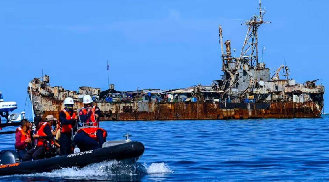 仁爱礁即将大结局?多艘菲律宾舰艇呈扇形逼近<strong></p>
<p>黄金国际价格</strong>,中国冷静应对,让对手无从招架!