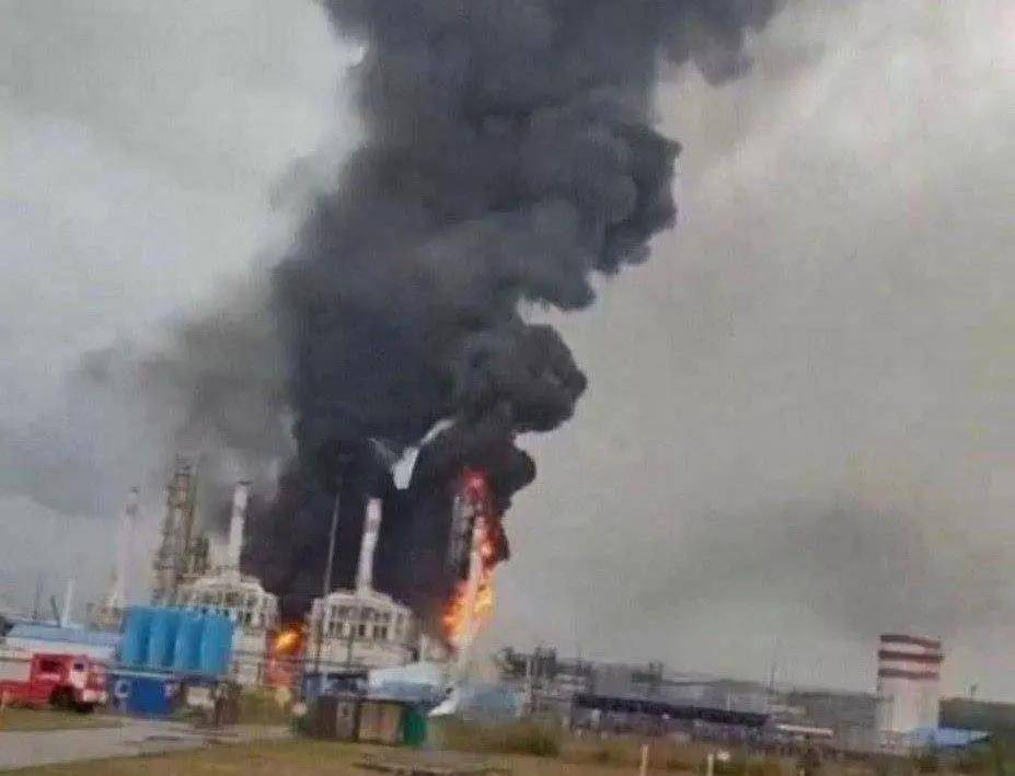 准备同归于尽？乌克兰为庆祝独立日亮出王炸底牌<strong></p>
<p>黄金国际价格</strong>，俄核电站又被炸