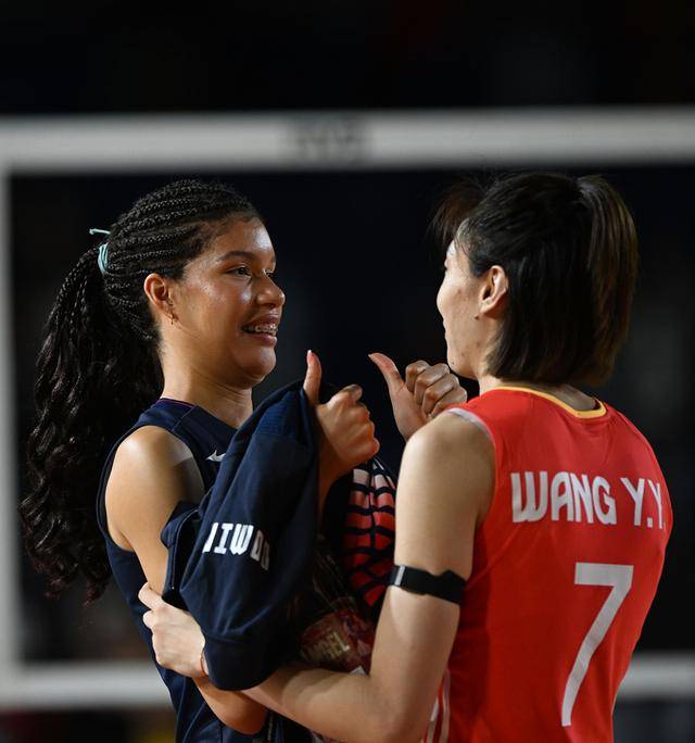 女排世锦赛︱小组赛全胜昂首出线<strong></p>
<p>黄金国际价格</strong>，中国队带着“女排精神”向前冲