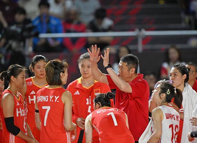 女排世锦赛︱小组赛全胜昂首出线<strong></p>
<p>黄金国际价格</strong>，中国队带着“女排精神”向前冲