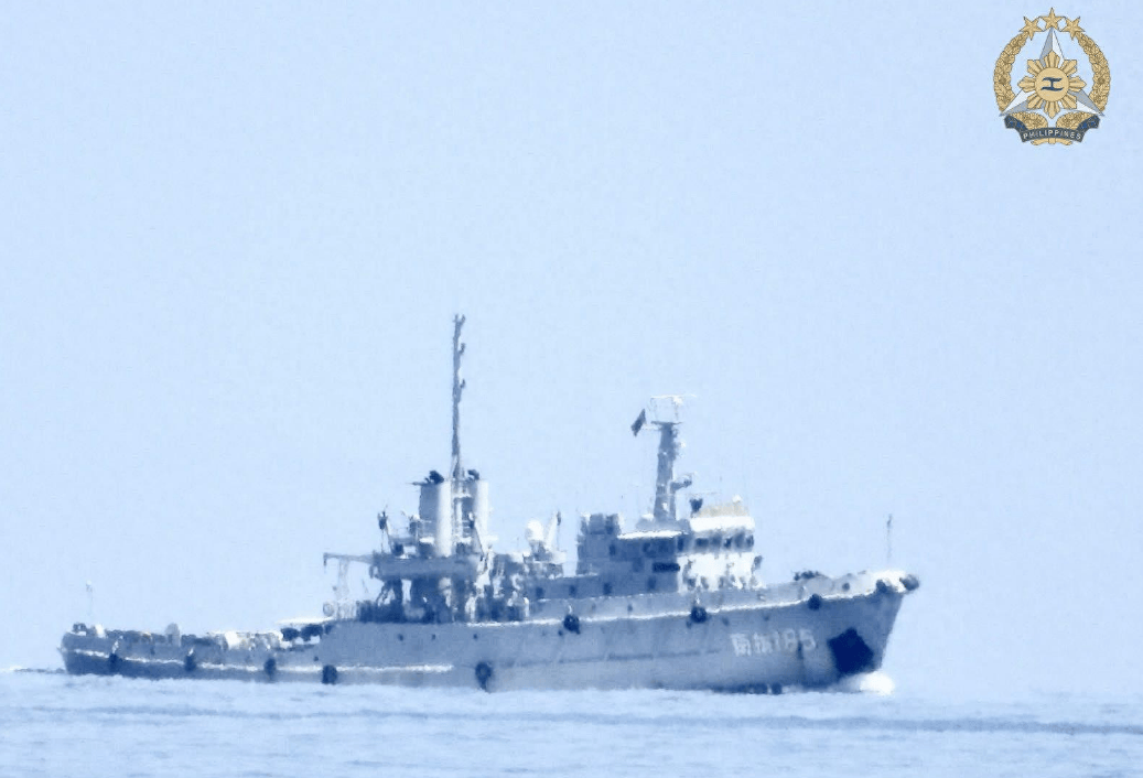 中国海军一艘拖船进入仁爱礁，菲方破防选择淡化威胁，中方时要拖走仁爱礁坐滩舰？