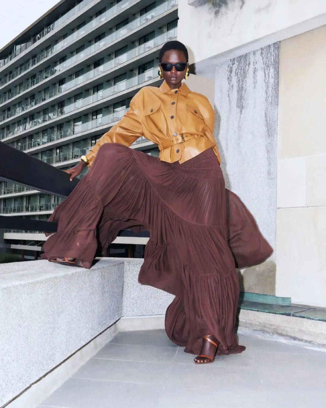 质感女人怎么都在穿这个颜色<strong></p>
<p>黄金国际价格</strong>？