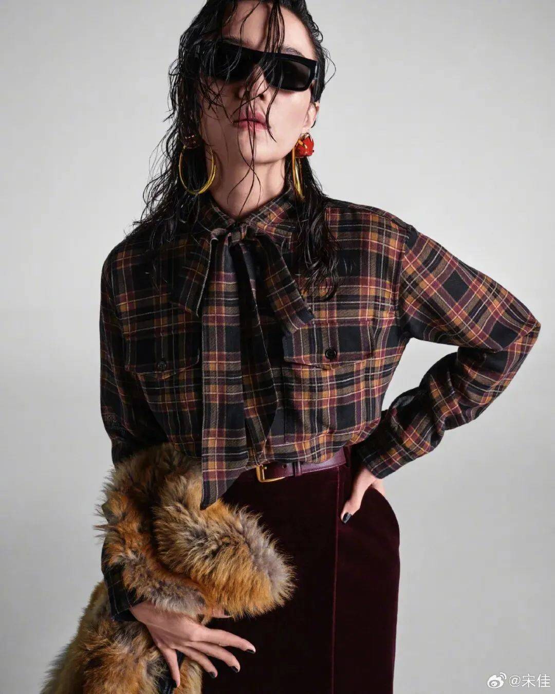 质感女人怎么都在穿这个颜色<strong></p>
<p>黄金国际价格</strong>？