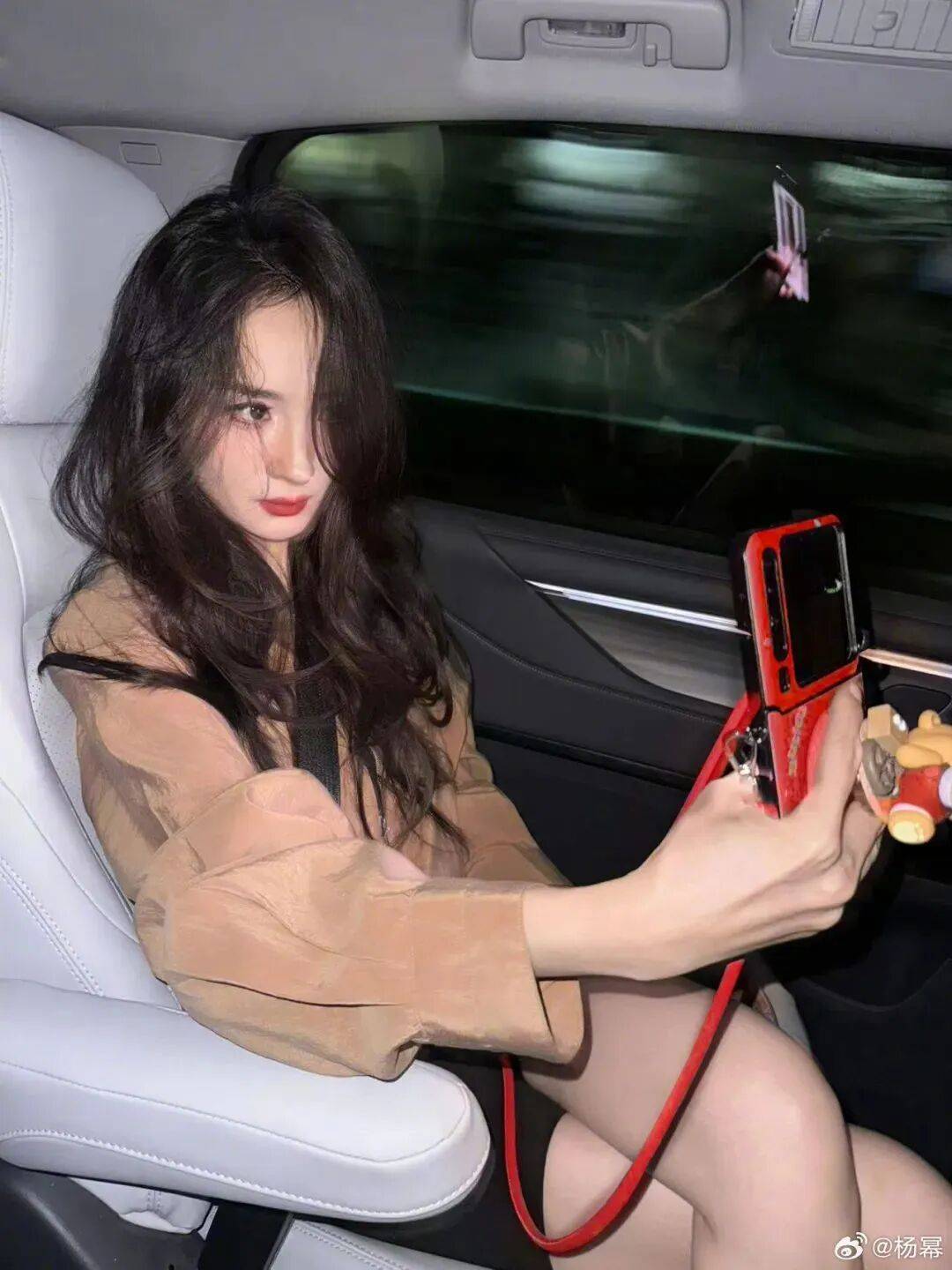 质感女人怎么都在穿这个颜色<strong></p>
<p>黄金国际价格</strong>？