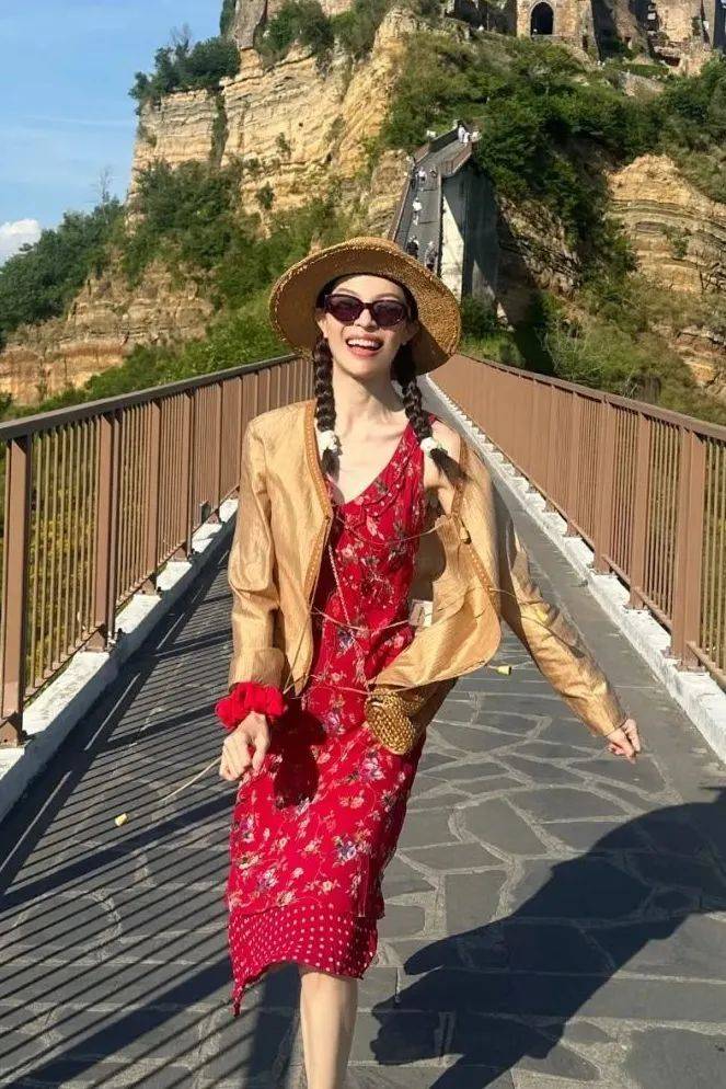 质感女人怎么都在穿这个颜色<strong></p>
<p>黄金国际价格</strong>？