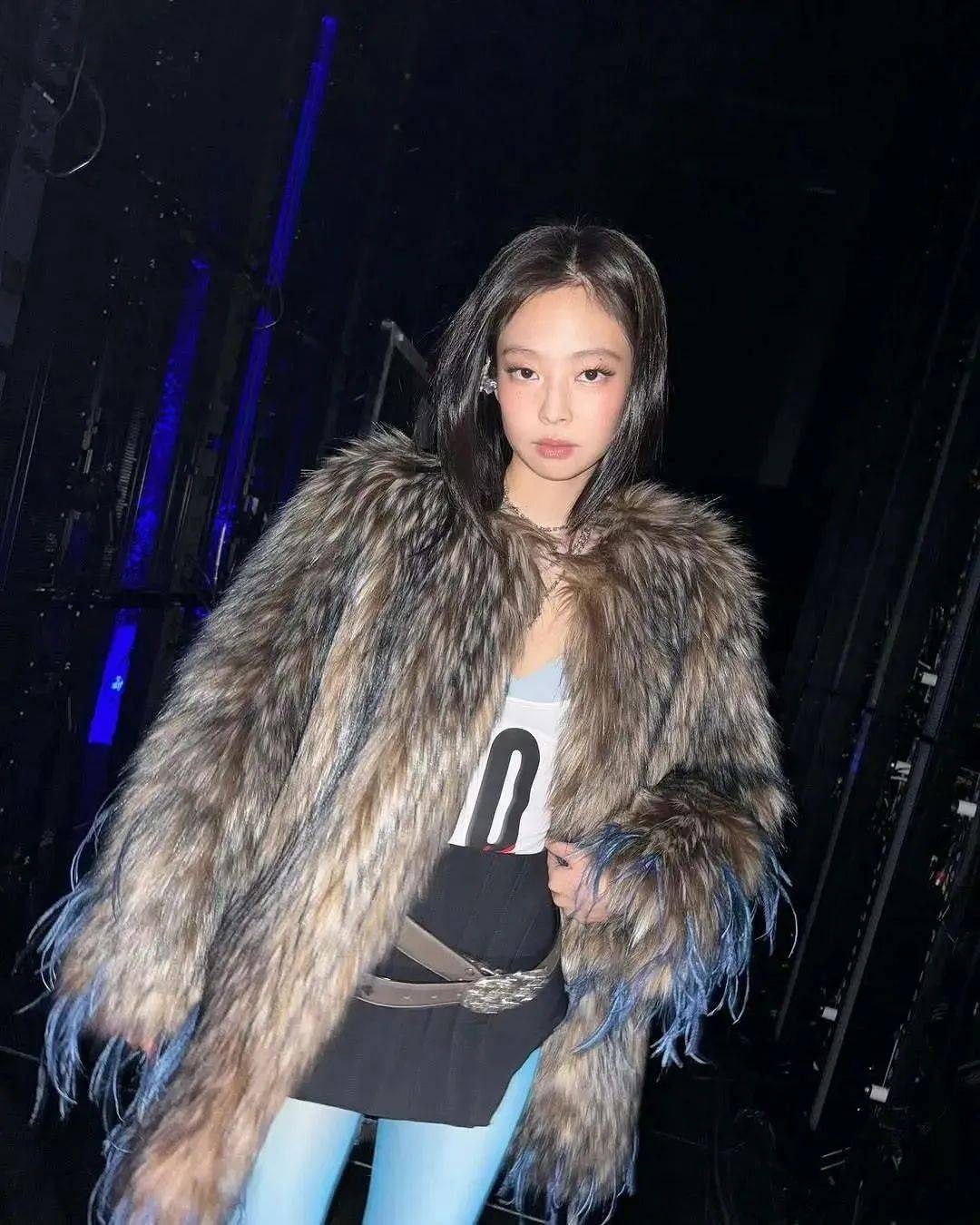 质感女人怎么都在穿这个颜色<strong></p>
<p>黄金国际价格</strong>？