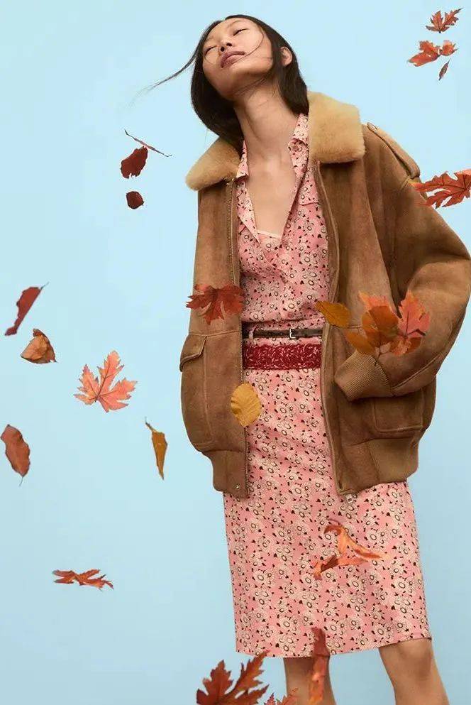 质感女人怎么都在穿这个颜色<strong></p>
<p>黄金国际价格</strong>？