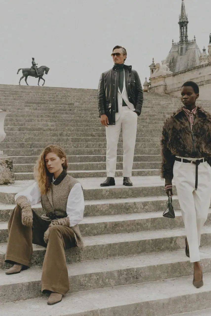 质感女人怎么都在穿这个颜色<strong></p>
<p>黄金国际价格</strong>？